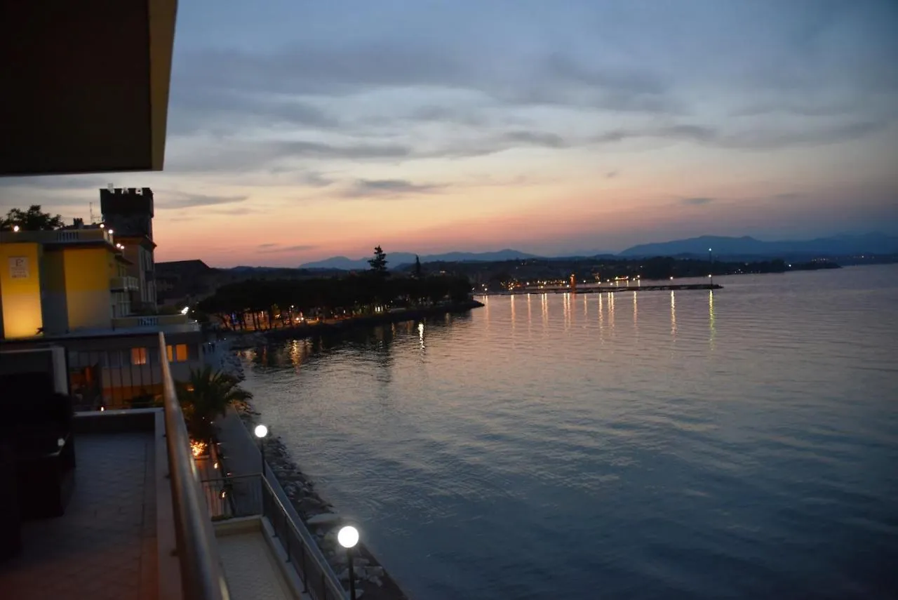 Residenza Miralago By Wonderful Italy Desenzano del Garda Apart Otel