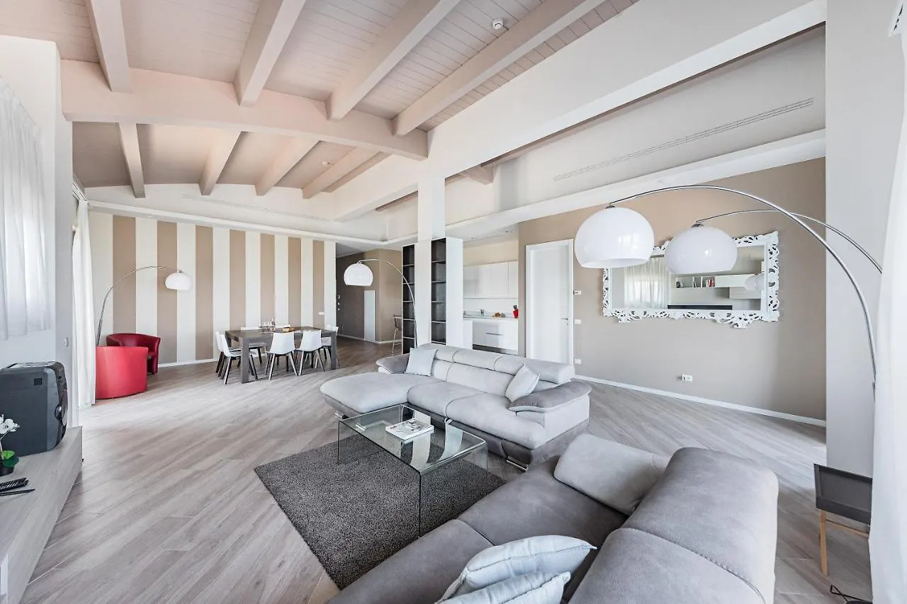 Lägenhetshotell Residenza Miralago By Wonderful Italy Desenzano del Garda