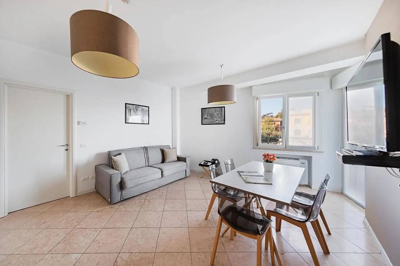 Lägenhetshotell Residenza Miralago By Wonderful Italy Desenzano del Garda