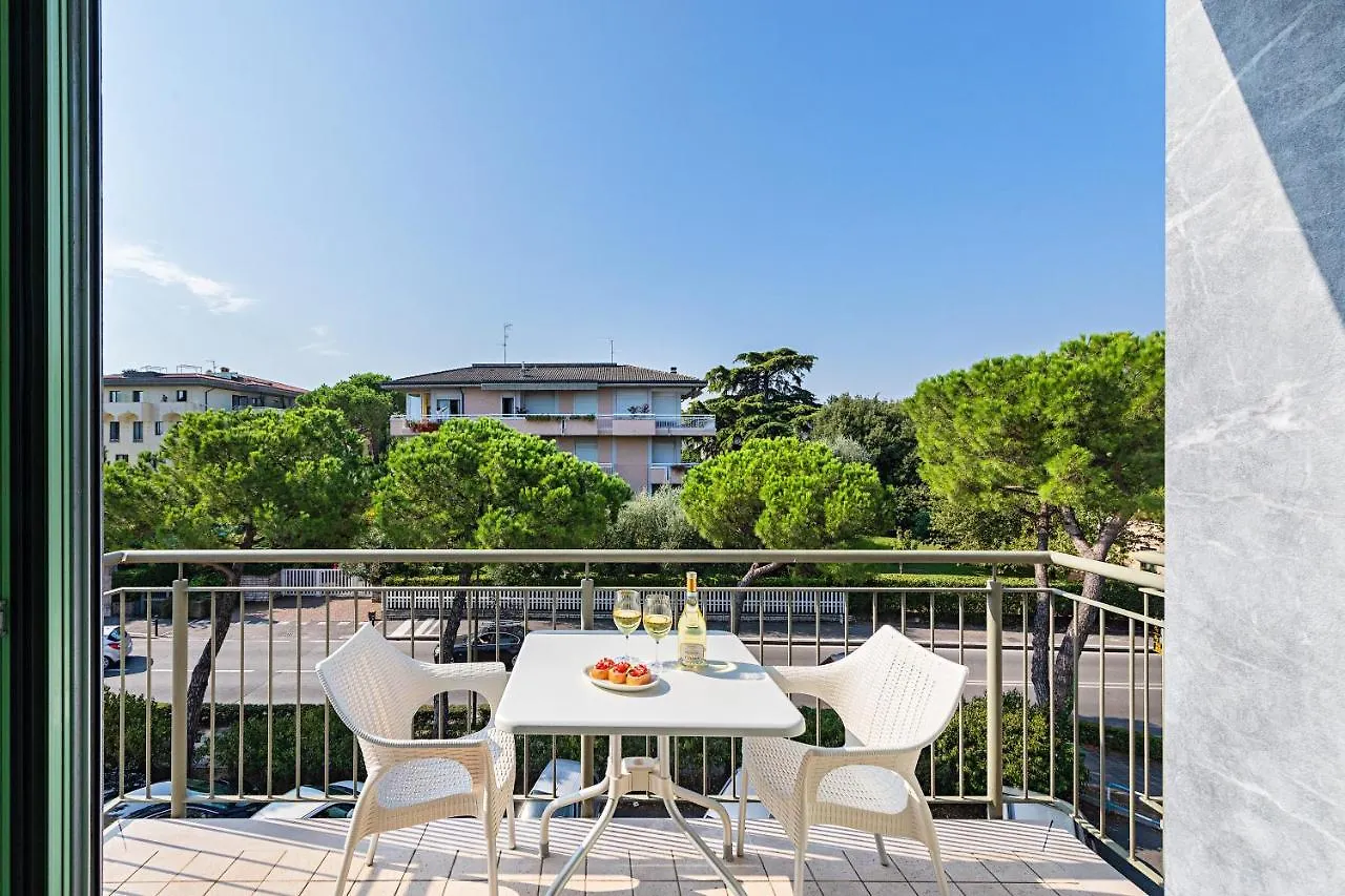 דסנזאנו דל גארדה Residenza Miralago By Wonderful Italy מלון דירות